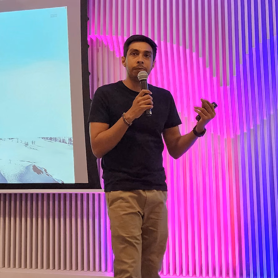 Damith De Silva presenting on stage at Mindvalley